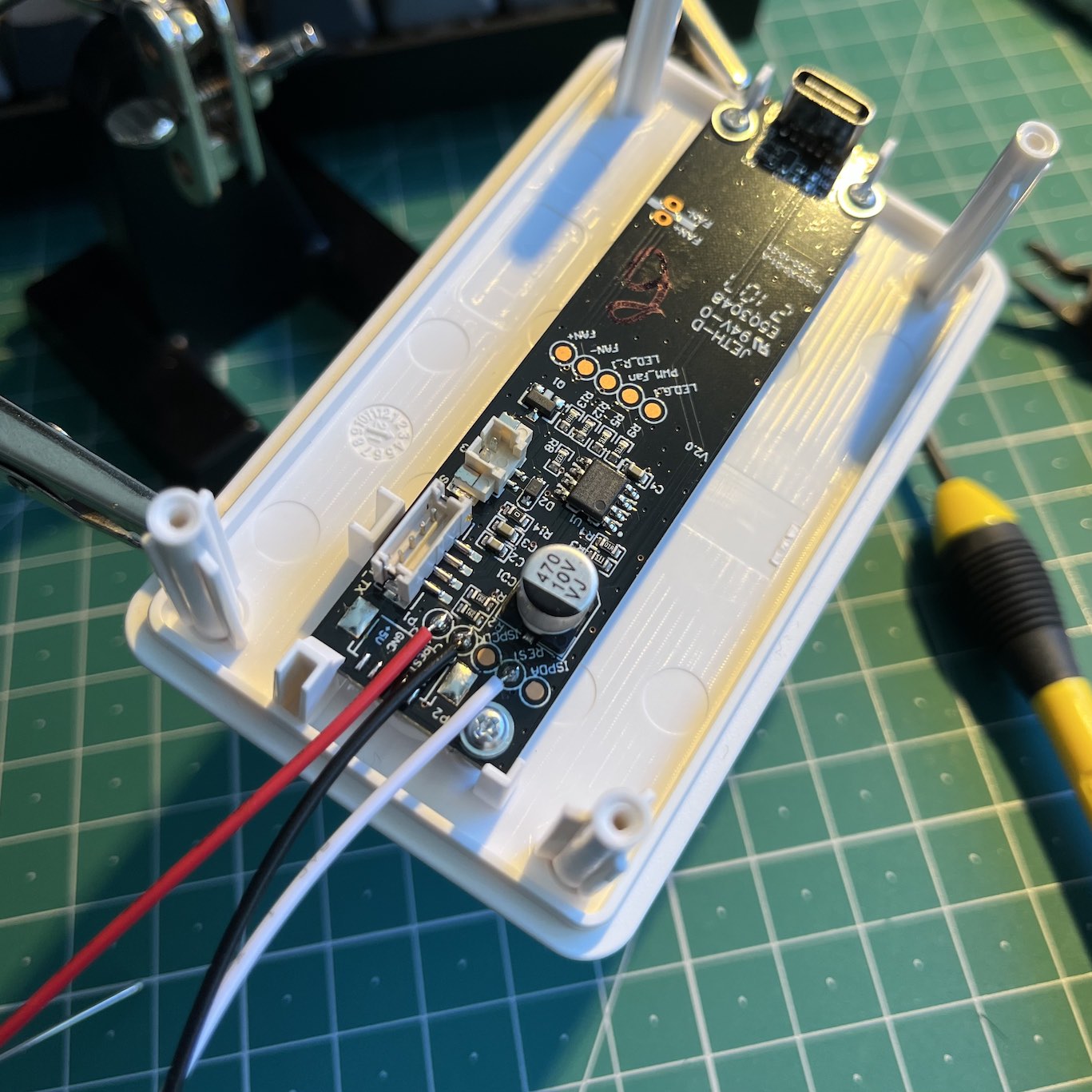 VINDRIKTNING PCB with wires attached